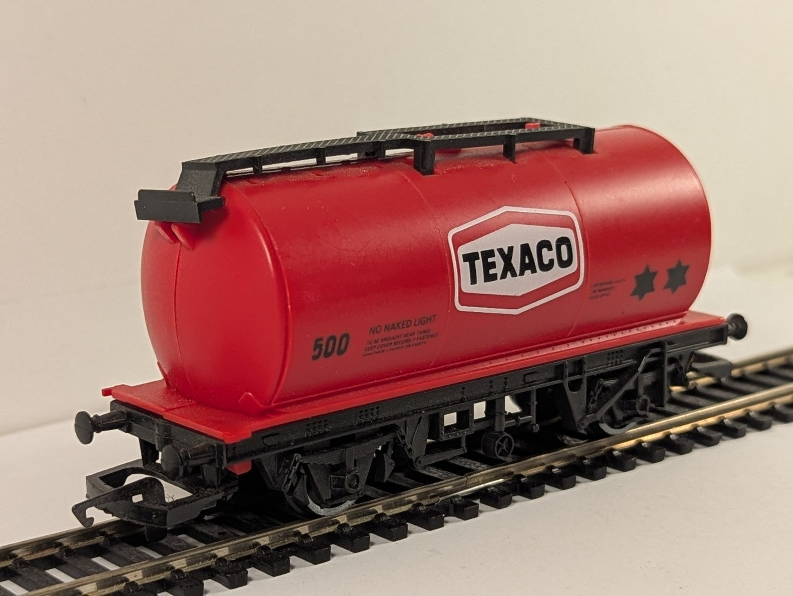 Hornby R231 Texaco Tank Wagon Red OO Gauge
