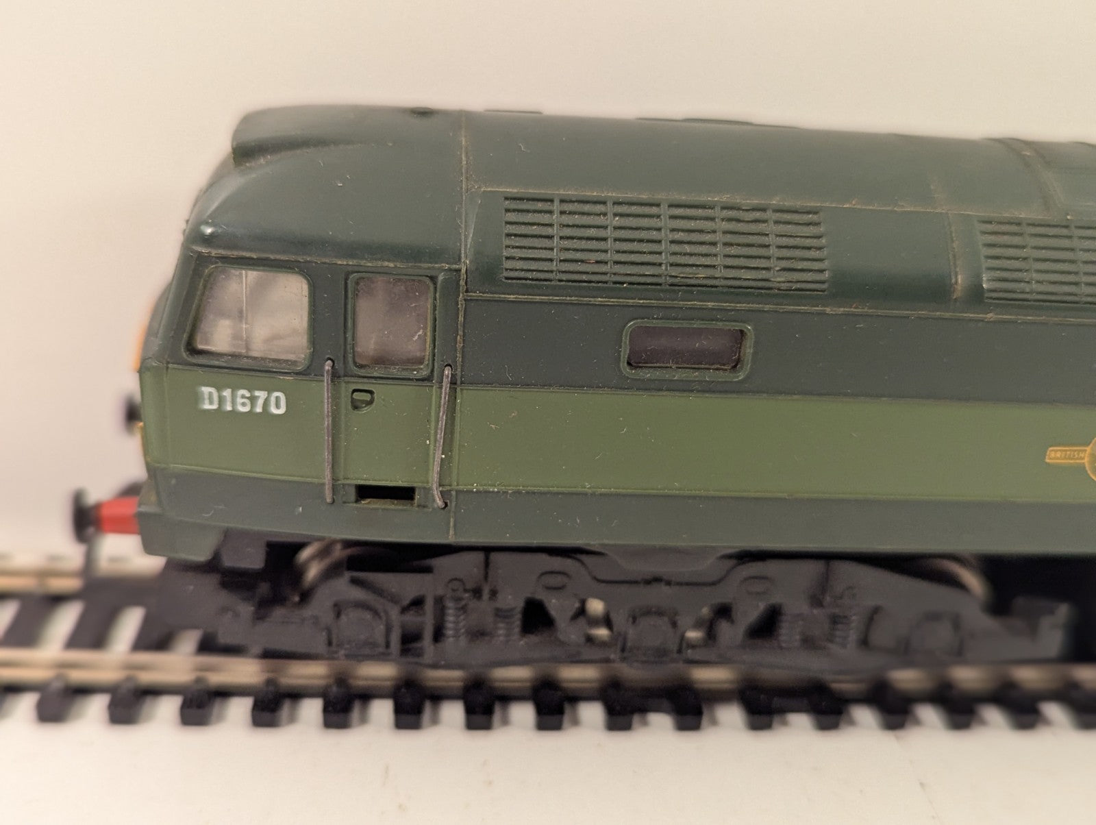 Hornby R073 Class 47 D1670 “Mammoth” BR Green Diesel Locomotive Needs Attention