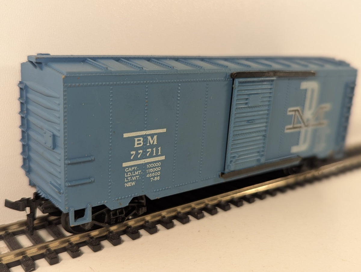 Tyco HO Gauge Boston & Maine 77711 Sliding Door Boxcar
