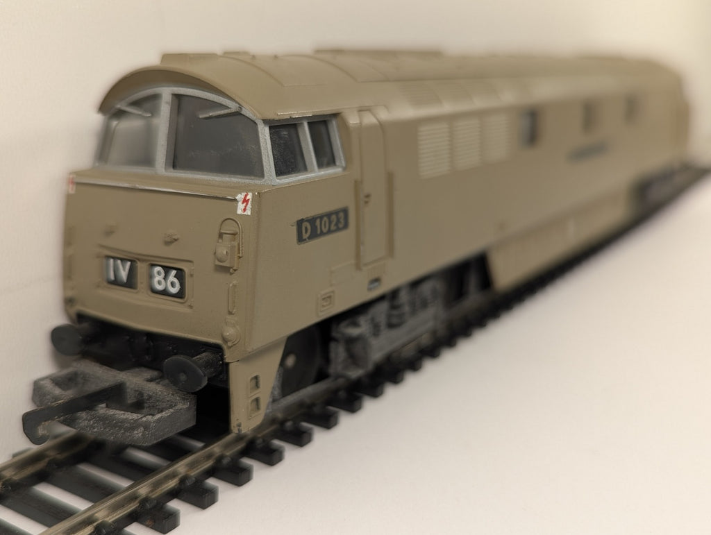 Lima OO Gauge Class 52 Western Enterprise Diesel Locomotive D 1023 Desert Sand