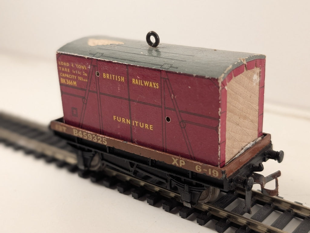 Hornby Dublo 4647 OO Gauge Low-Sided Wagon with Furniture Container