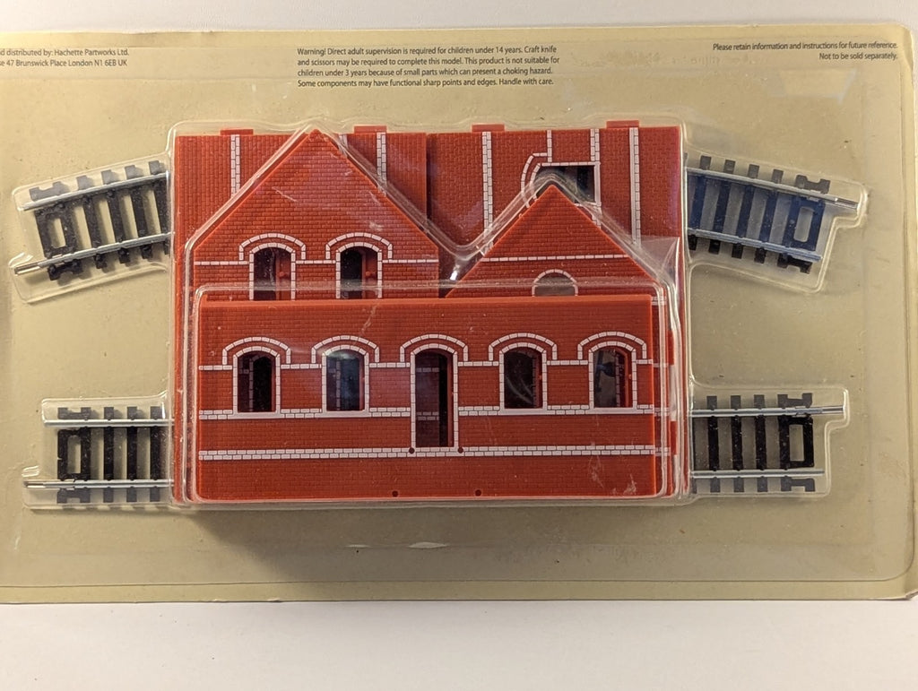 Hachette Partworks OO Gauge Brick Station Building Kit and Track Set