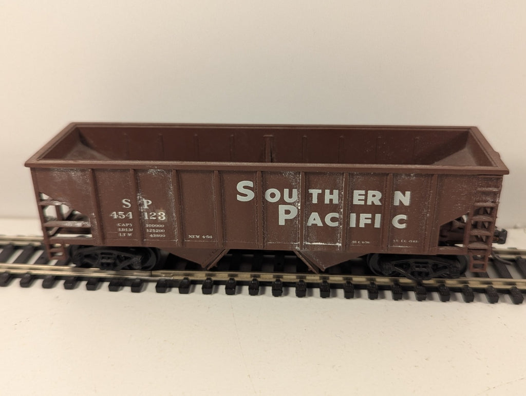 Walthers Trainline HO Gauge Southern Pacific 2-Bay Hopper Wagon