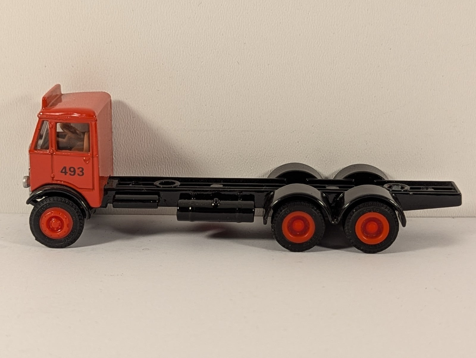 EFE AEC Mammoth Major 6-Wheel Flatbed – Wimpey Livery – 1:76 Scale