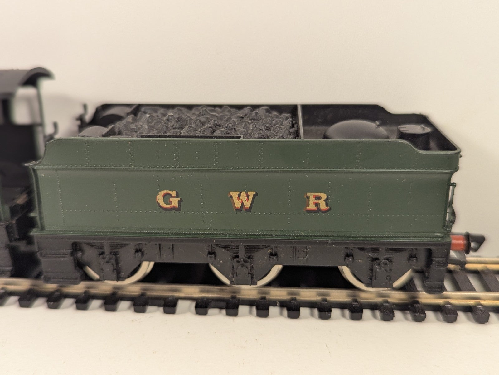 Mainline OO Gauge Collett Goods 2251 0-6-0 Steam Loco – Buffer Damage