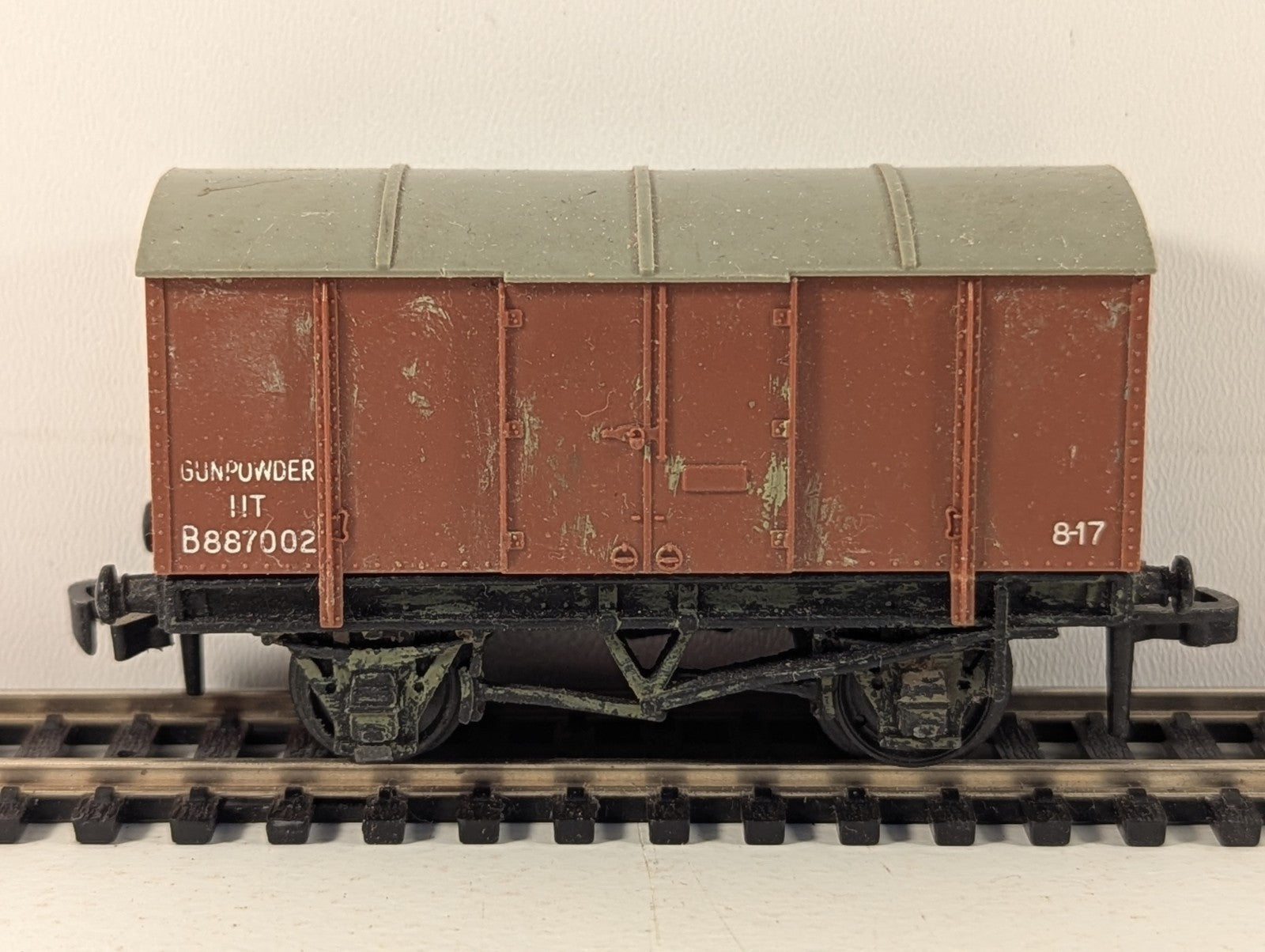Hornby Dublo 4313 BR Gunpowder Van OO Gauge - Damaged Paint and Lettering