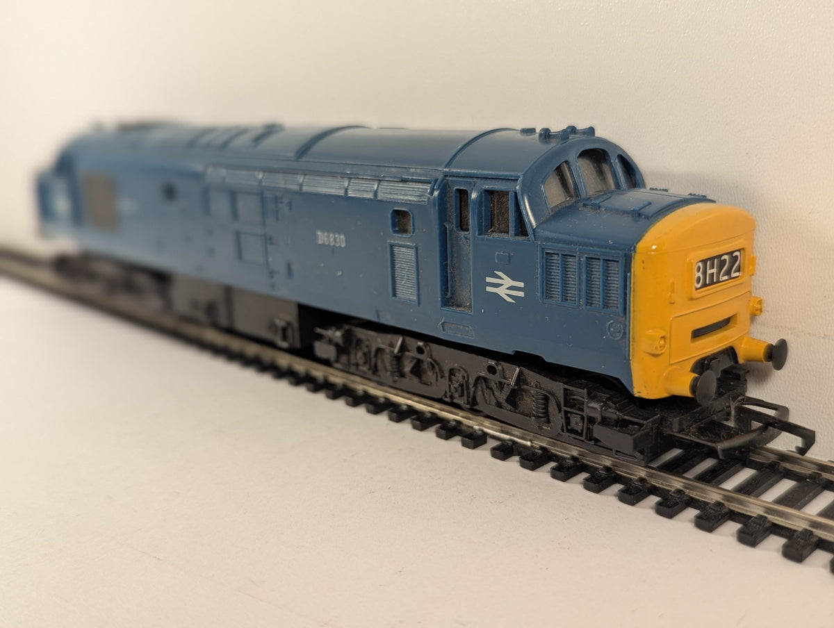 Hornby OO Gauge Class 37 Diesel Locomotive D6830 BR Blue R751