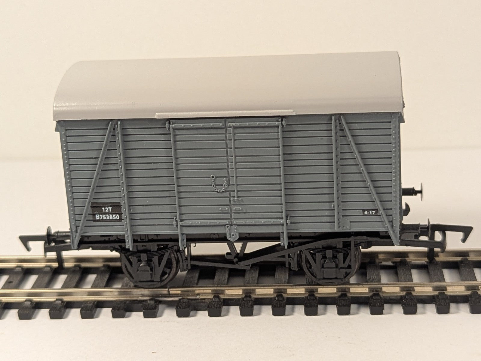Dapol 4F-021-104 OO Gauge Box Van