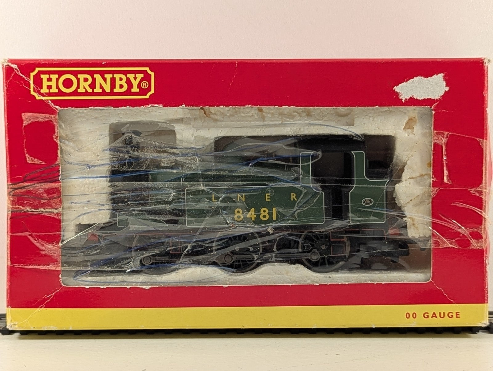 Hornby R2164A OO Gauge Class J83 0-6-0T LNER 8481 Apple Green