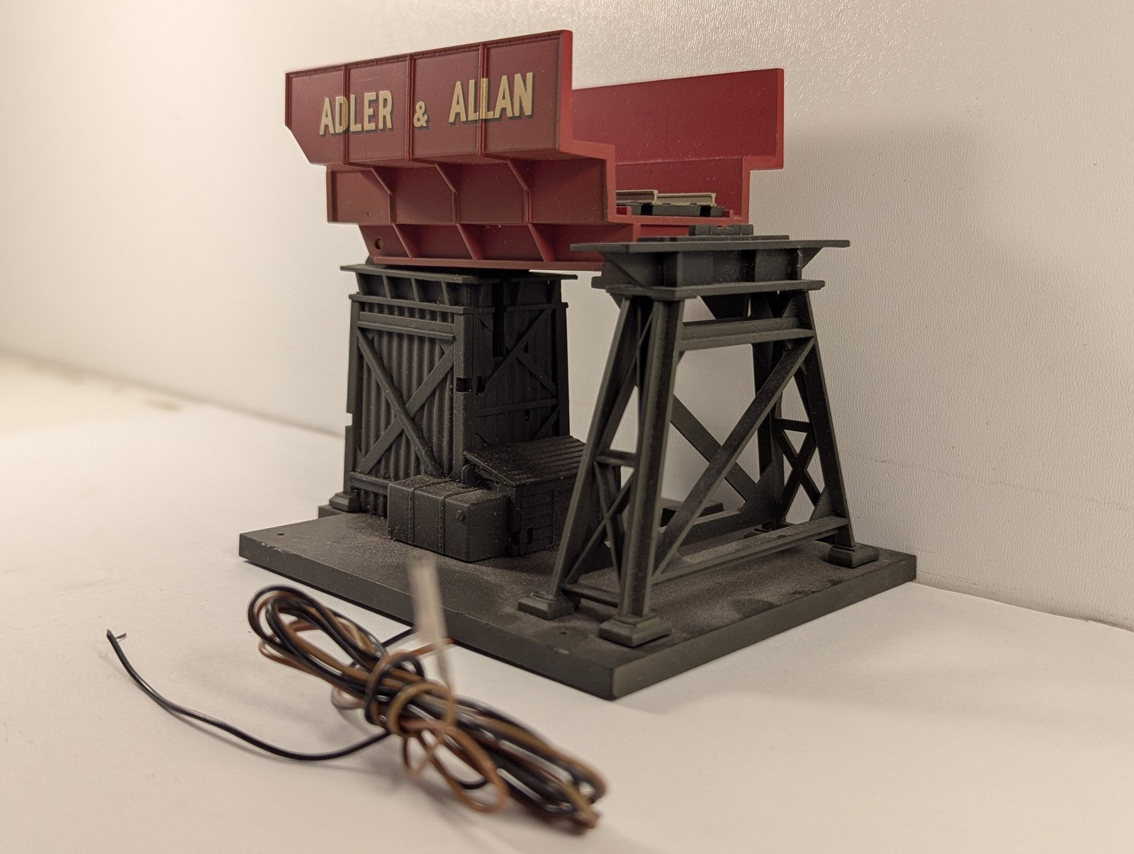 Hornby OO Gauge Operating Tipper Operating Accessory Adler & Allan R8216