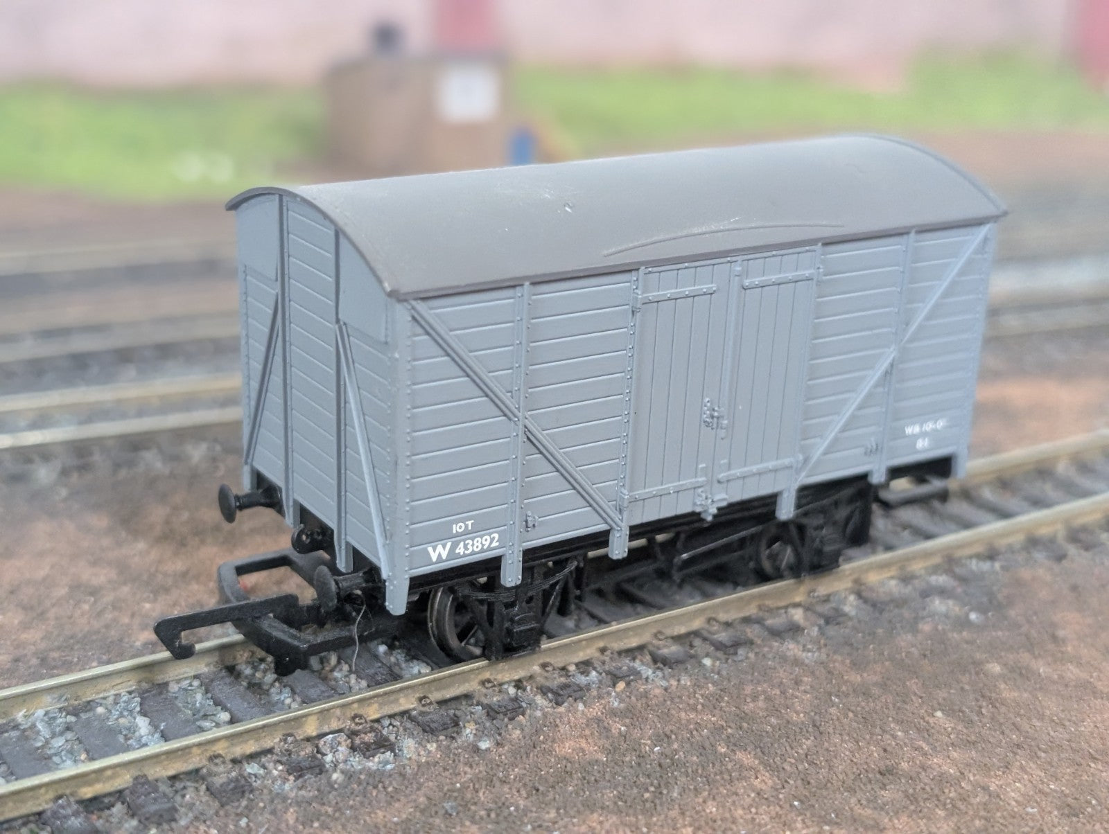 Hornby R1130V GWR Twin Vent Van W43892 Grey