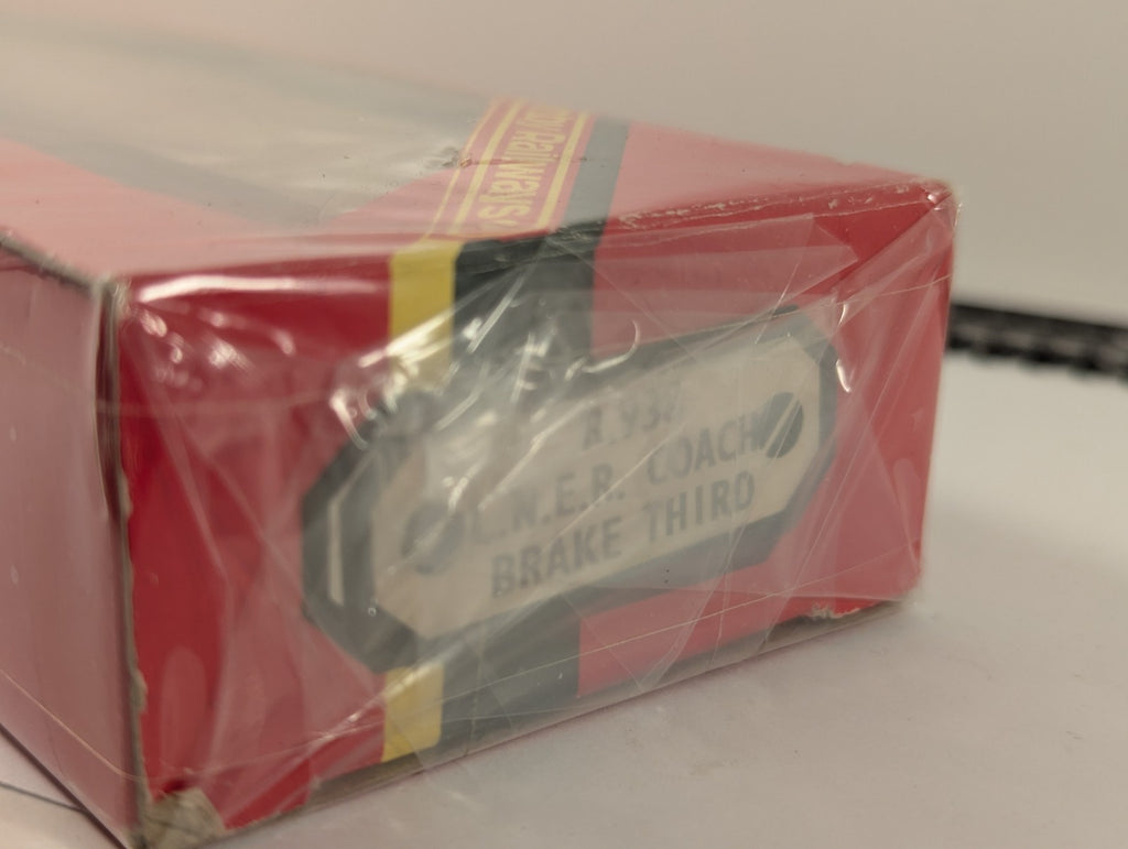 Hornby Railways R938 OO Gauge LNER Brake Third Coach - Boxed