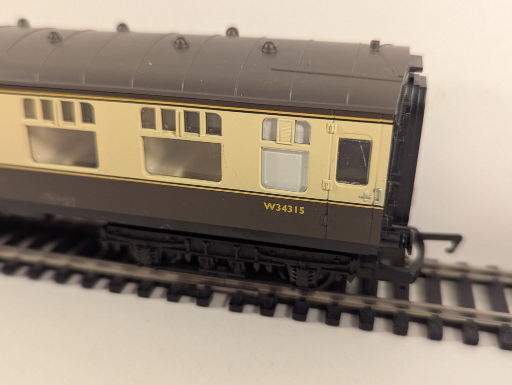 Hornby BR Mk1 Brake Second Corridor (BSK) – W34315 – Chocolate & Cream