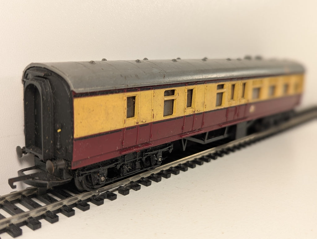 Tri-ang R28 OO Gauge BR Mk1 Brake 2nd Coach Crimson & Cream