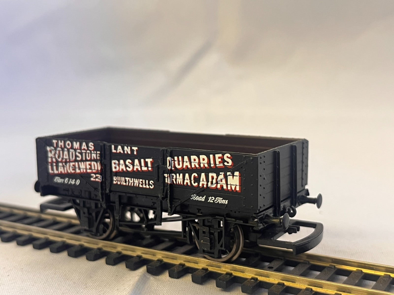 Hornby OO Gauge Thomas Lant Basalt Quarries 5 Plank Wagon