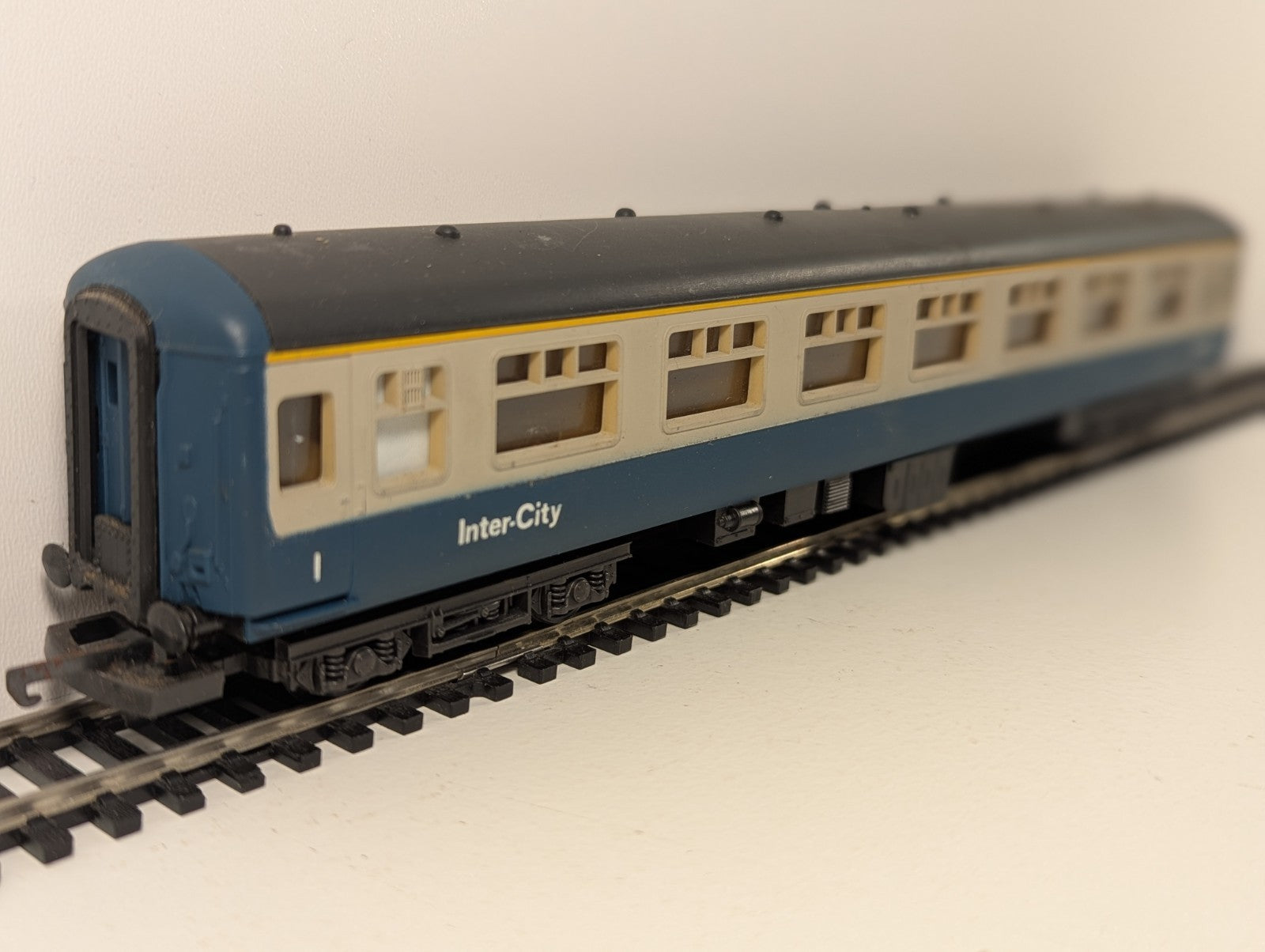 Lima OO Gauge BR Mk2 Coach W13493 Blue & Grey