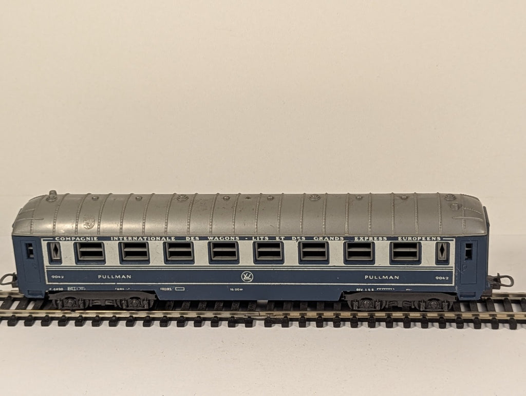Lima AQ136 OO Gauge CIWL Pullman Coach