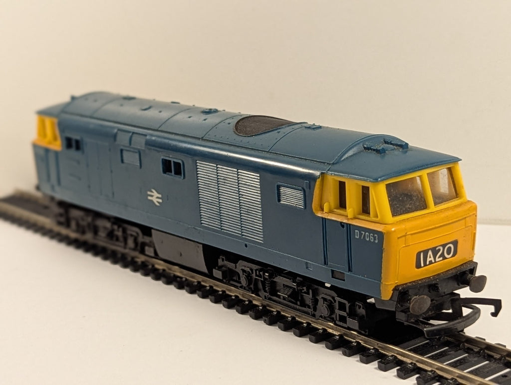 Tri-ang Hornby R758 OO Gauge Class 35 Hymek BR Blue