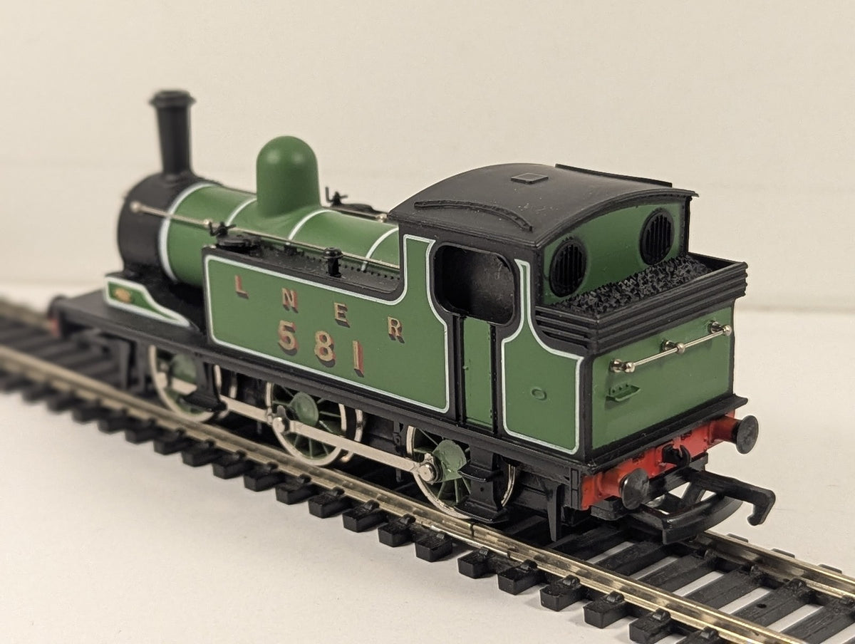 Mainline OO Gauge Class J72 0-6-0T Steam Locomotive 581 LNER Green 37-054