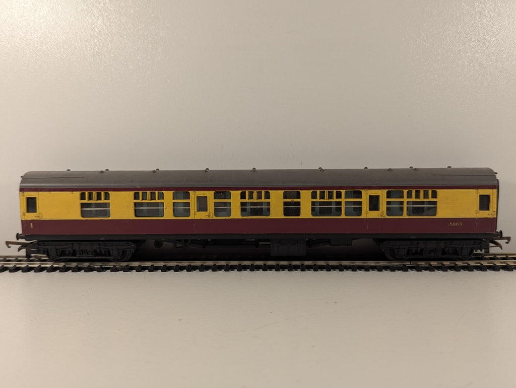 Tri-ang OO Gauge 1st & 3rd BR Composite Coach Cream & Maroon
