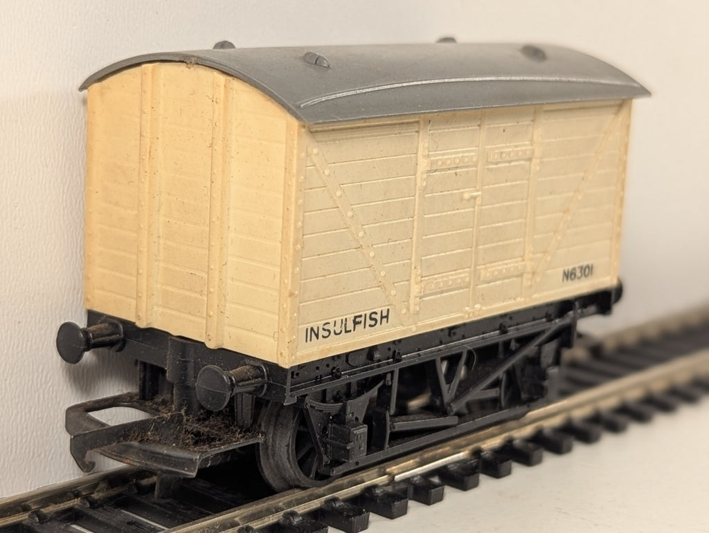 Tri-ang Railways R14 OO Gauge Insulfish Van N6301 Cream