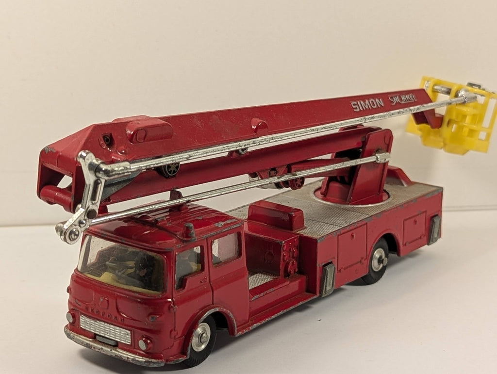 Corgi Major Toys 1127 Simon Snorkel Fire Engine 1:43 Scale - Chipped Paint
