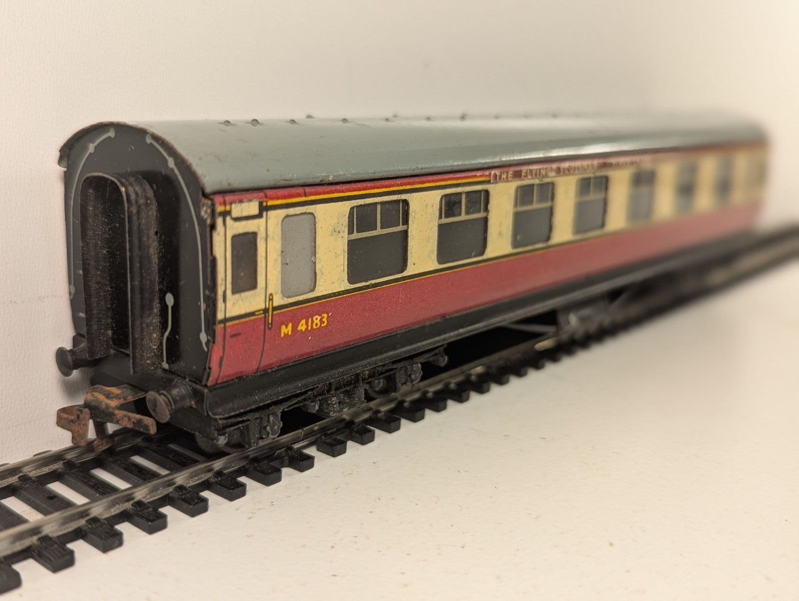 Hornby Dublo OO Gauge D12 LMR Corridor Composite Coach Passenger Coach