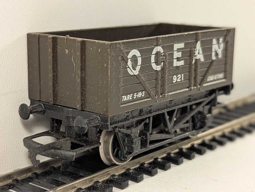 Hornby OO Gauge 7-Plank Open Wagon Goods Wagon 921 Ocean Brown R010