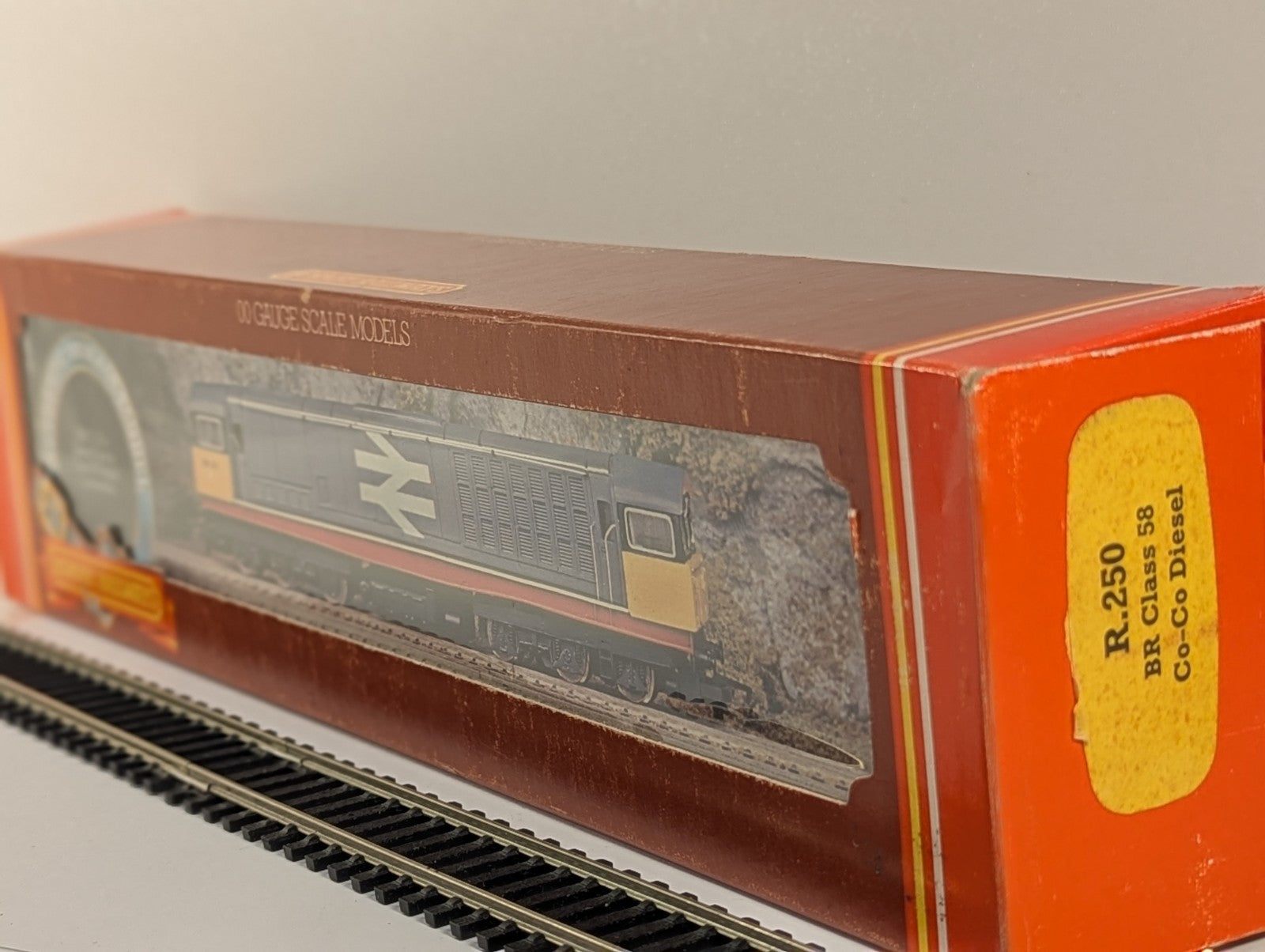 Hornby R250 Class 58 No. 58007 BR Railfreight Red Stripe - Boxed
