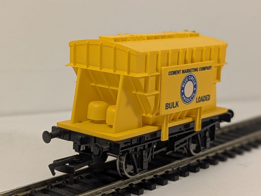 Dapol OO Gauge Presflo Cement Wagon Goods Wagon Blue Circle Yellow B683