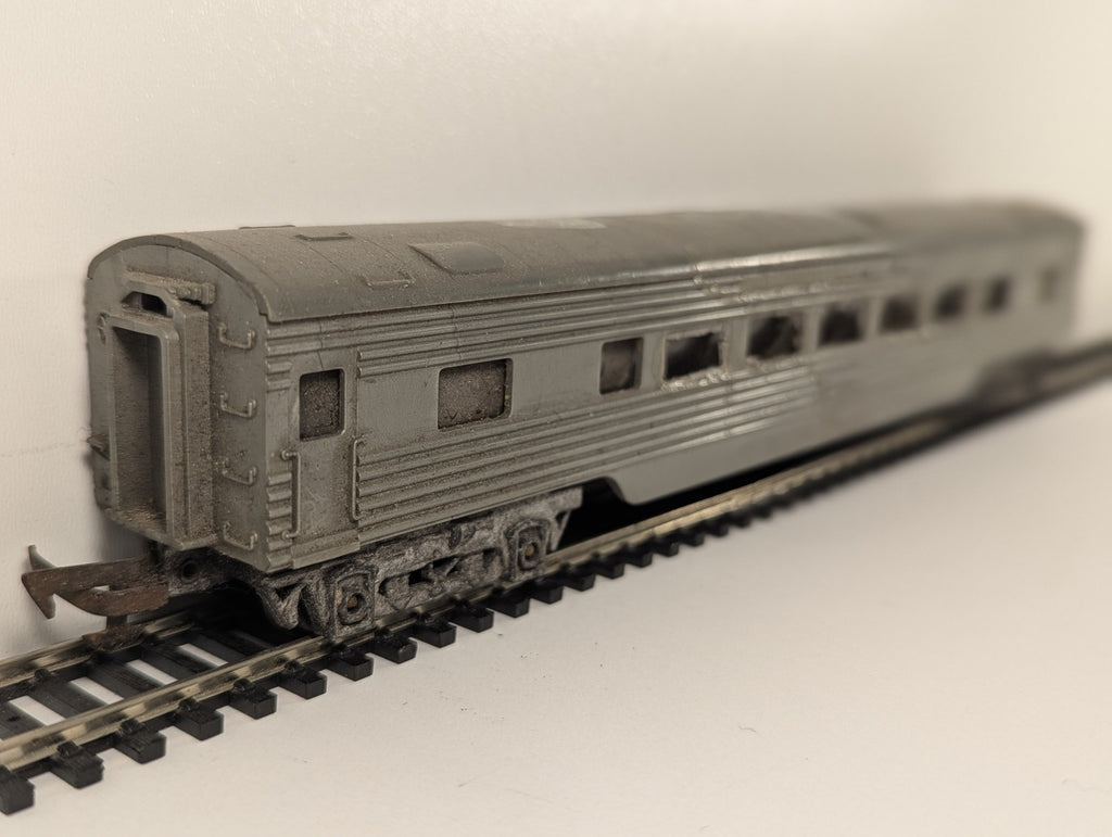 Tri-ang OO Gauge Transcontinental Passenger Coach Silver R.24/25