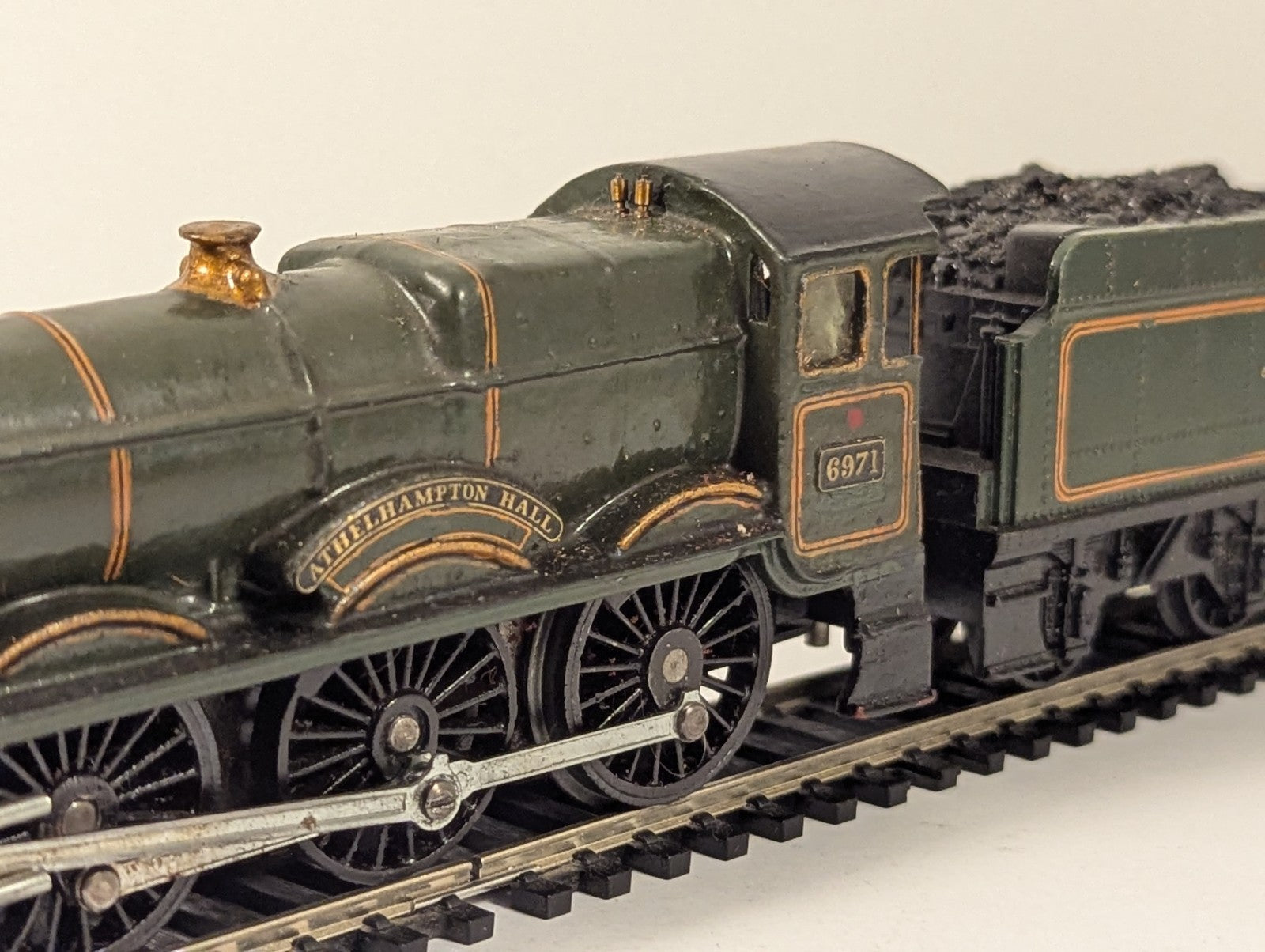 Tri-ang OO Gauge GWR Hall Class 'Athelhampton Hall' Steam Loco