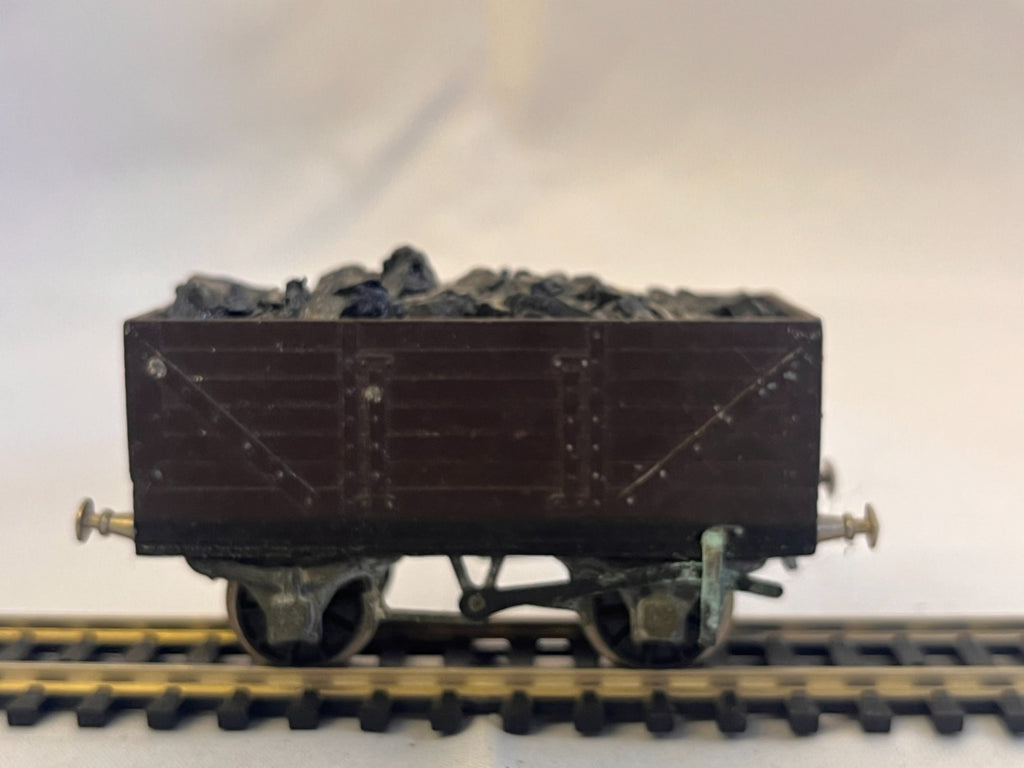 Graham Farish OO Gauge 7 Plank Wagon Brown