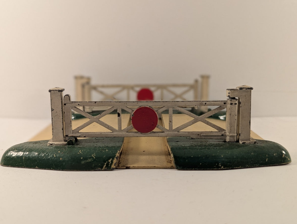 Hornby Dublo OO Gauge D1 Level Crossing Cream and Green