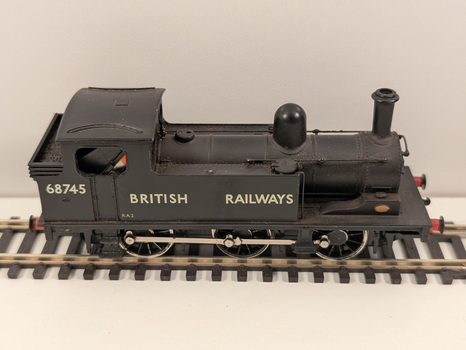 Mainline OO Gauge BR Class J72 0-6-0T Tank Locomotive – No. 68745