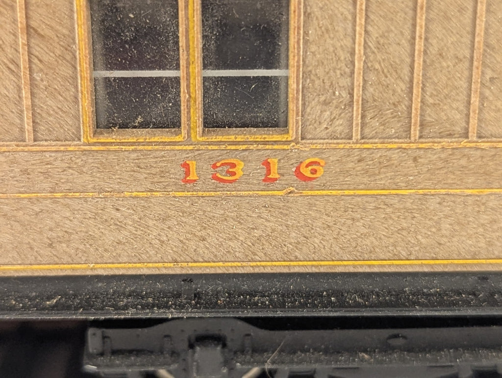 Hornby OO Gauge Gresley Teak First Class Sleeping Car Passenger Coach 1316