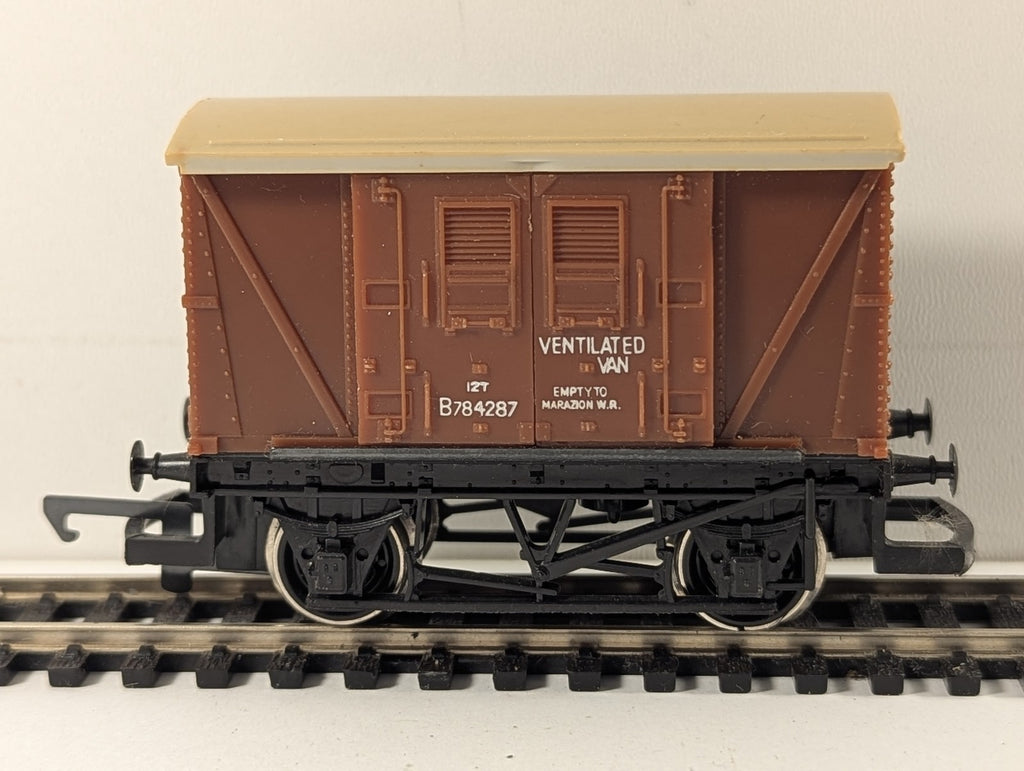 Hornby OO Gauge BR 12T Ventilated Van 'Empty to Marazion' Goods Wagon B784287