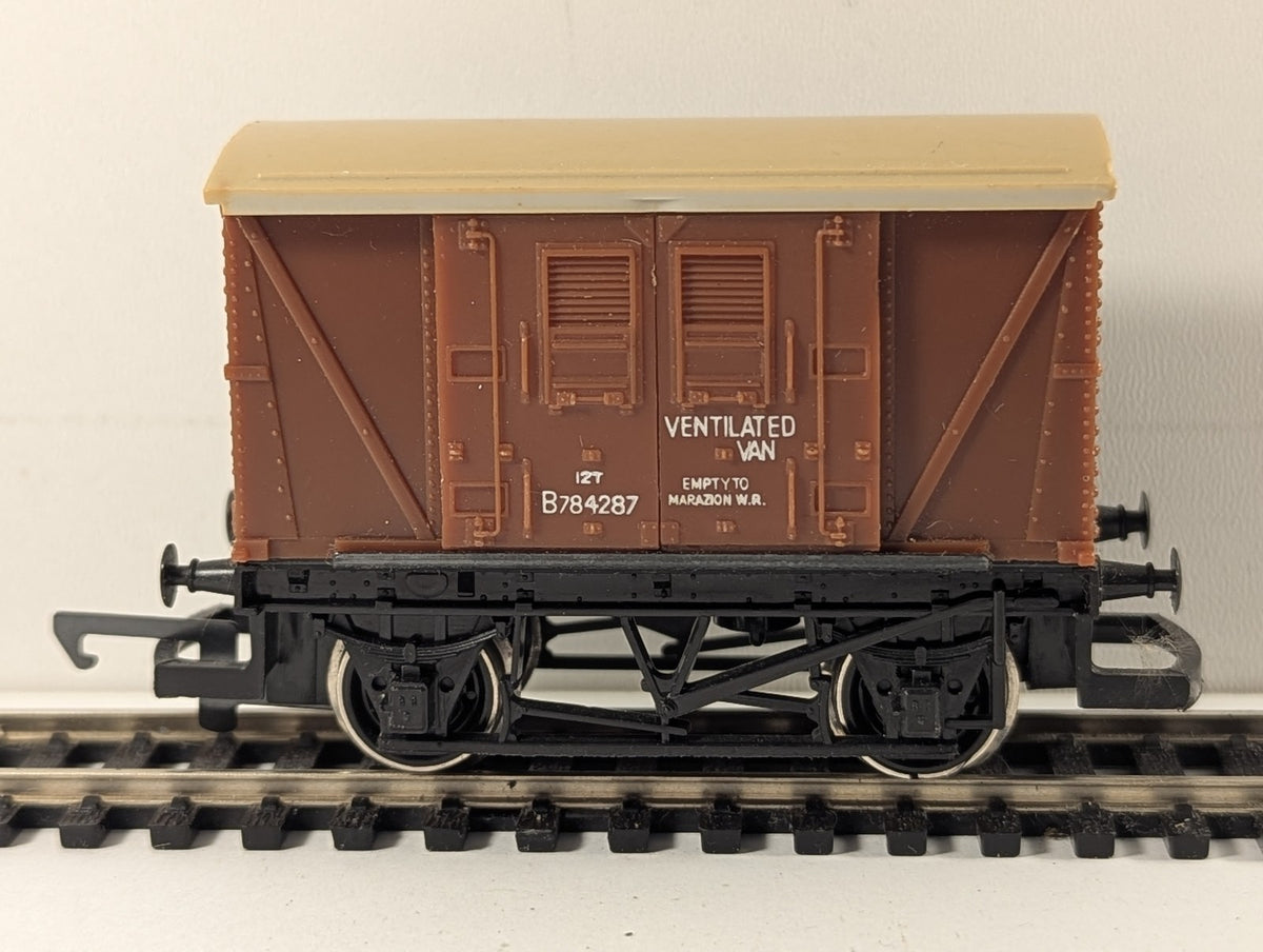 Hornby OO Gauge BR 12T Ventilated Van 'Empty to Marazion' Goods Wagon B784287