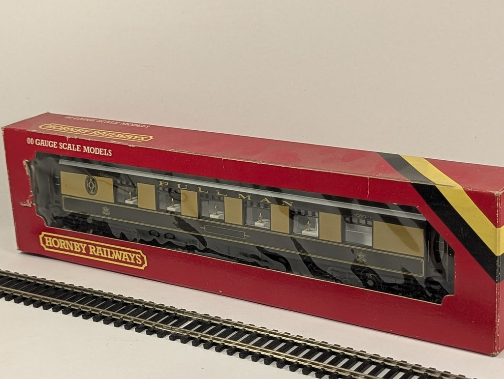 Hornby Railways OO Gauge Pullman Coach Passenger Coach Pullman Umber and Cream