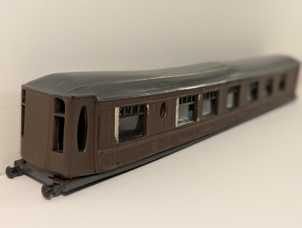 Graham Farish OO Gauge Golden Arrow Pullman Coach Shell - Boxed