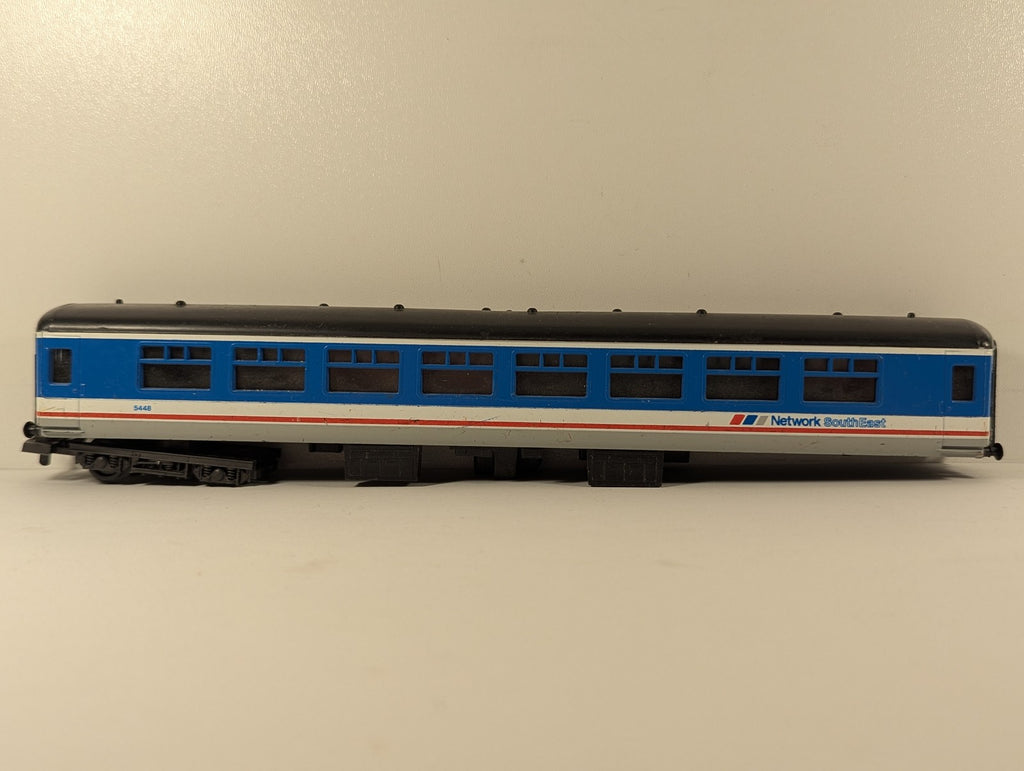 Lima OO Gauge British Rail Mark 1 TSO Passenger Coach 5448 Network SouthEast