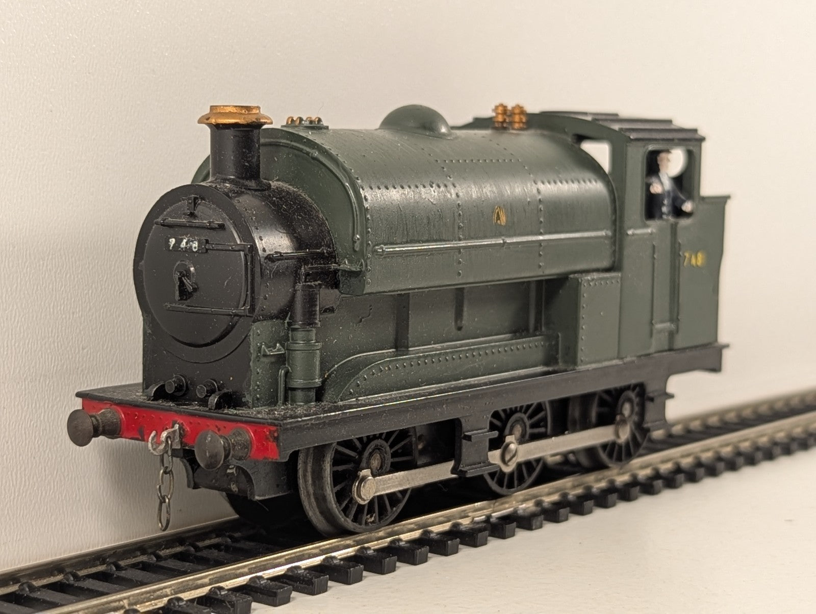 Tri-ang Railways R254 OO Gauge Transcontinental 0-6-0 Saddle Tank Locomotive