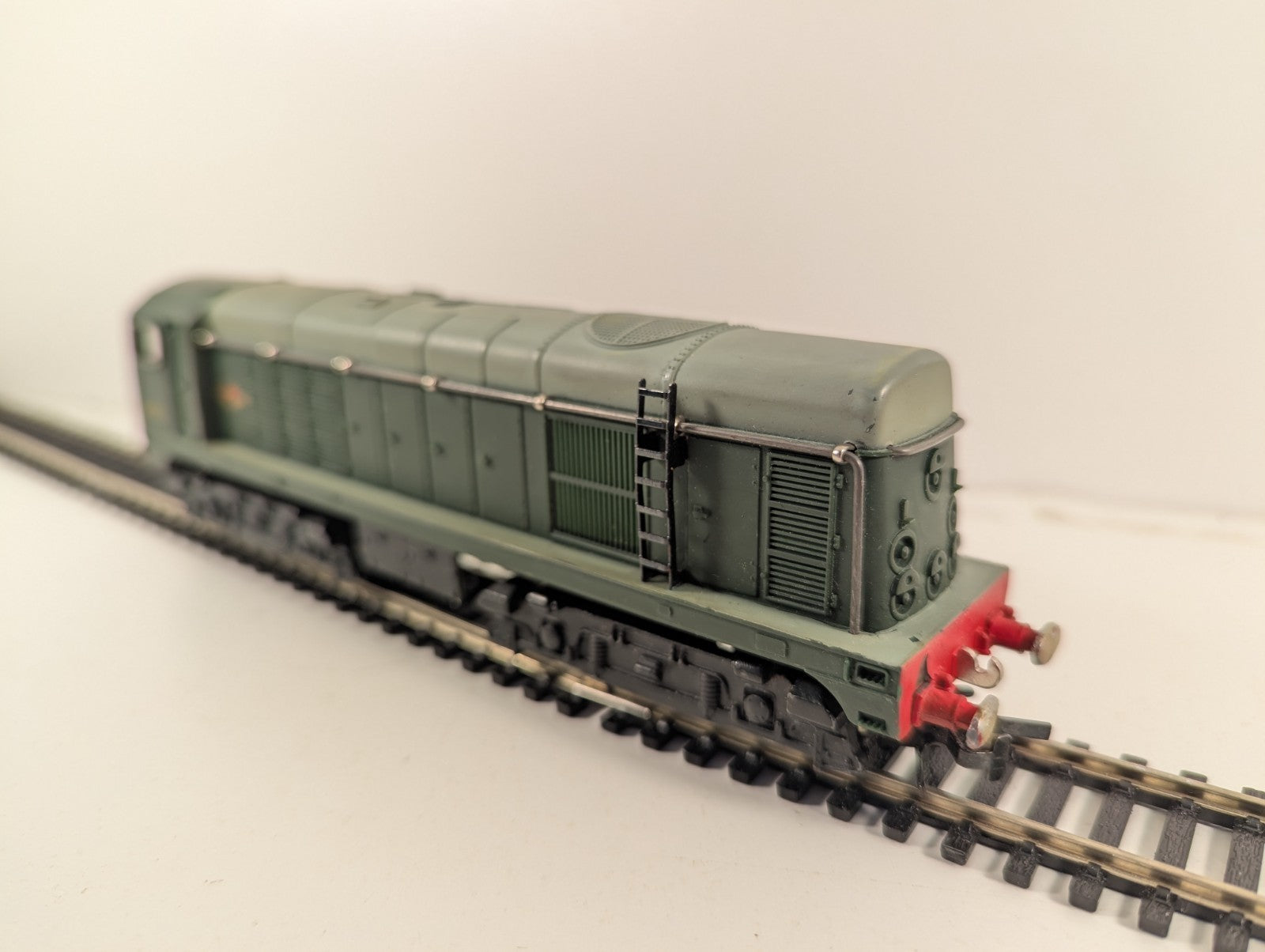 Hornby-Dublo L30 1,000 B.H.P. Bo-Bo Diesel Electric Locomotive BR Green