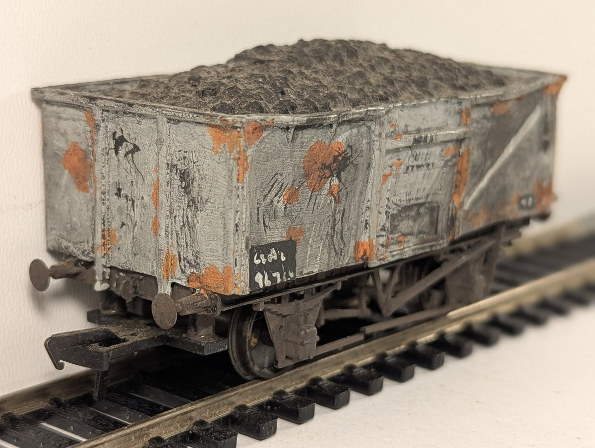 OO Gauge 16-Ton Steel Mineral Wagon Goods Wagon 96766 Weathered Grey