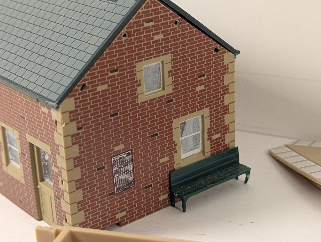 Hornby OO Gauge Thomas & Friends Country Station Structures R460