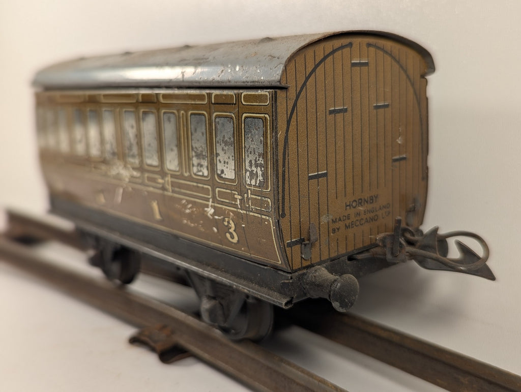 Hornby O Gauge No. 1 Passenger Coach LNER Teak