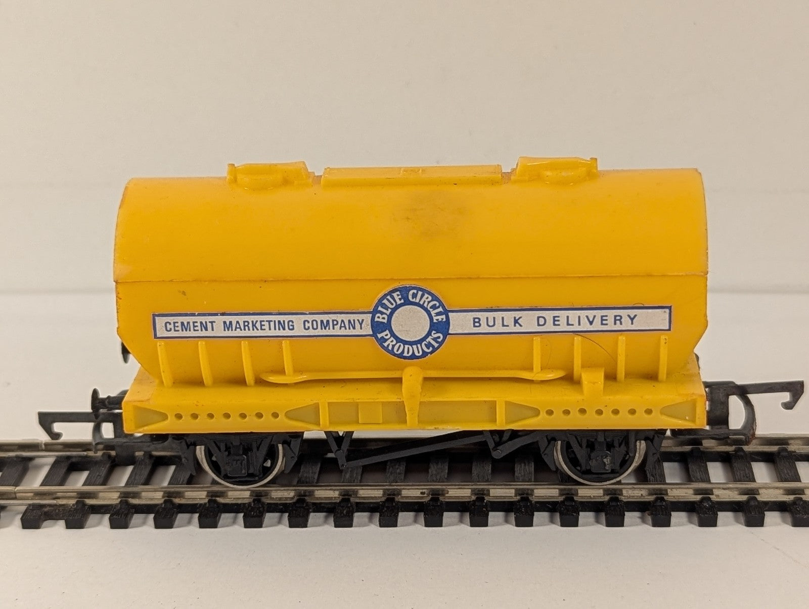 Hornby OO Gauge Presflo Cement Wagon Goods Wagon Blue Circle Cement R242