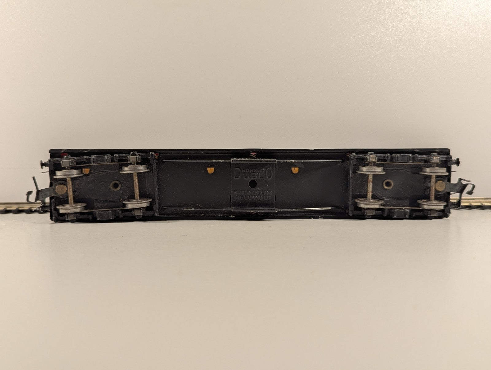 Hornby Dublo OO Gauge LMR Corridor Brake Coach in Crimson & Cream - Wrong Box