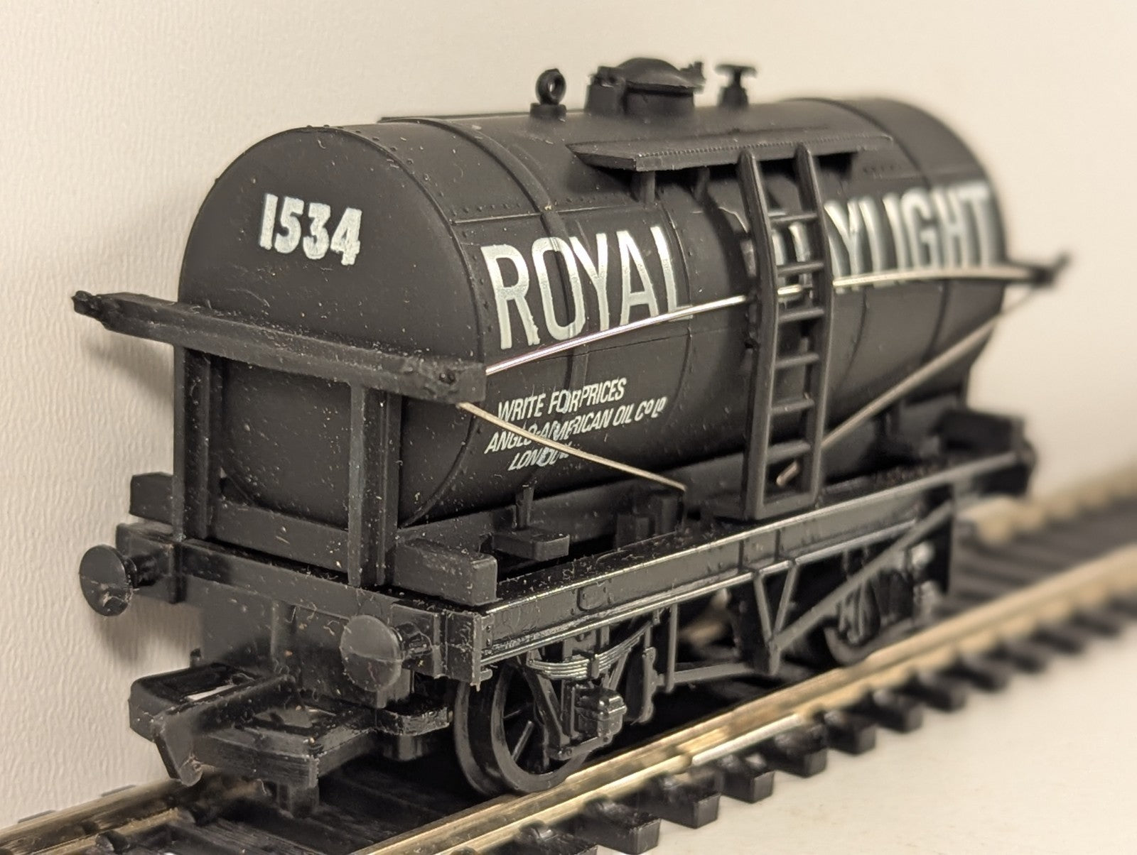 Mainline Railways 37-134 OO Gauge Royal Daylight Tank Wagon - Boxed