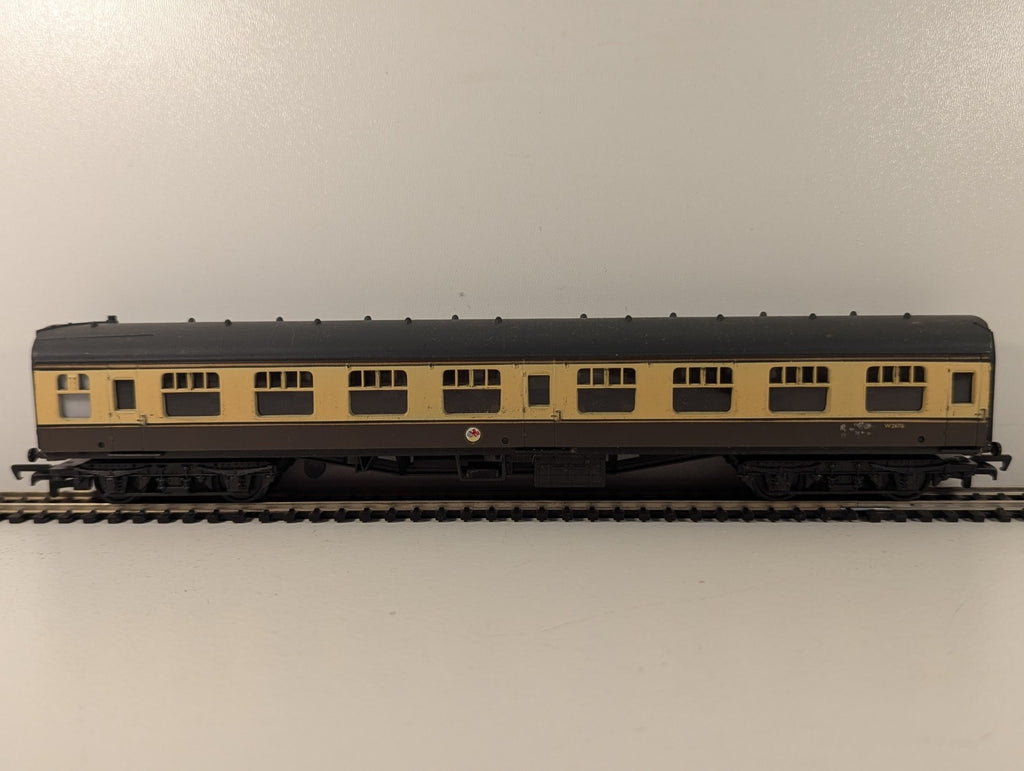 Mainline 37-105 BR Mk1 Second Corridor Coach Chocolate & Cream OO Gauge